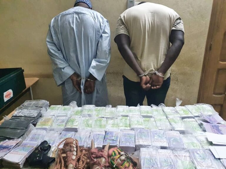 Saisie record de faux billets à Keur Massar : 5 personnes écrouées dont un marabout
