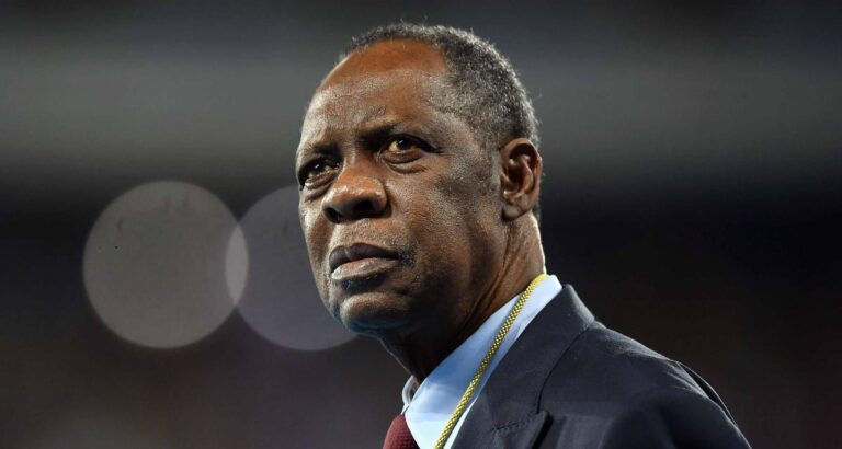 Football: L’ancien président de la CAF, Issa Hayatou, suspendu par la FIFA