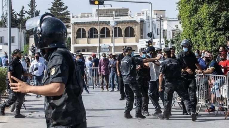 LIBYE : Des manifestants prennent d&rsquo;assaut le siège du parlement à Tobrouk