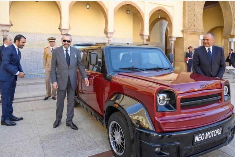 Les voitures marocaines Néo Motors et NamX présentées au Roi Mohammed 6
